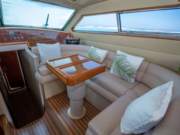 Noleggio Yacht di lusso a Ibiza Town – Ferretti Ferretti 62