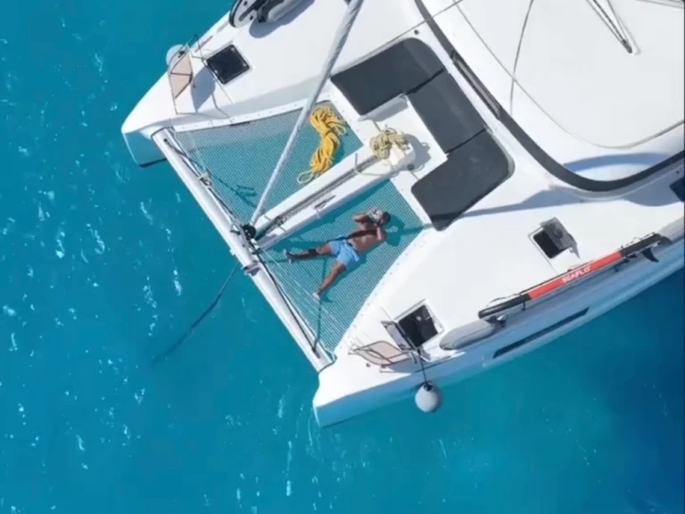 Catamarano a noleggio a Parikia al miglior prezzo