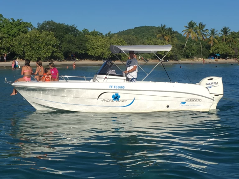 Noleggiare una Pacific Craft Pacific Craft 670 Open a Le Marin