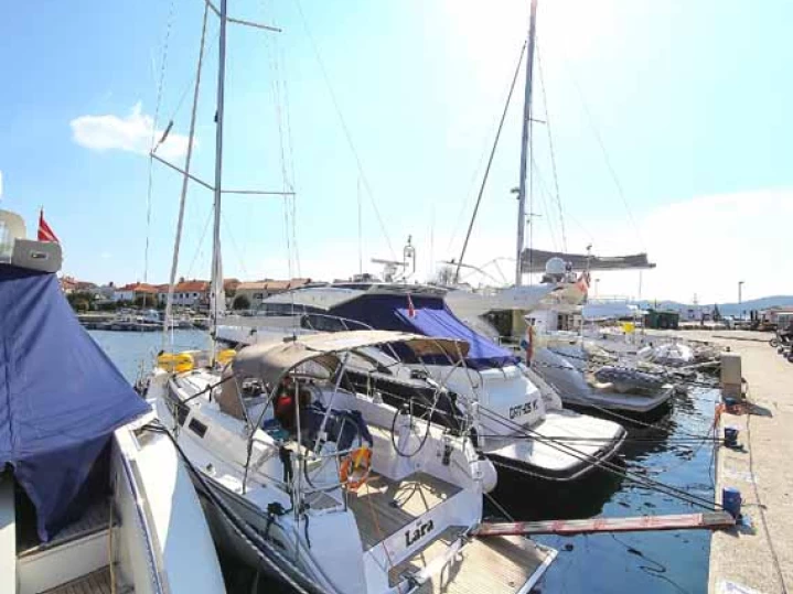 Bavaria Cruiser 34 da affittare a  Zara