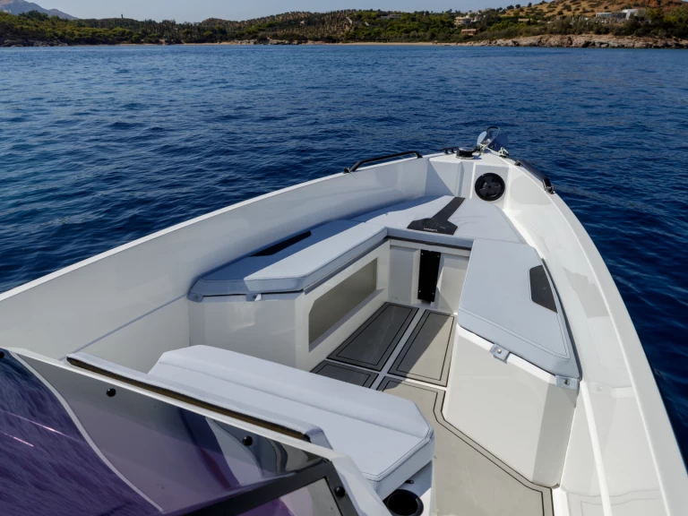 Noleggiare una  Iron 827 a Pórto Chéli