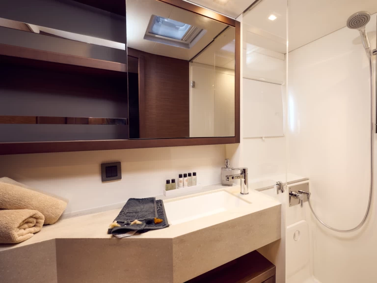 Catamarano a noleggio a Trogir al miglior prezzo