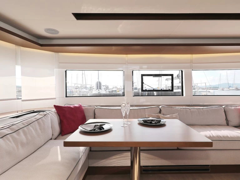 Noleggio Catamarano Lagoon con patente nautica