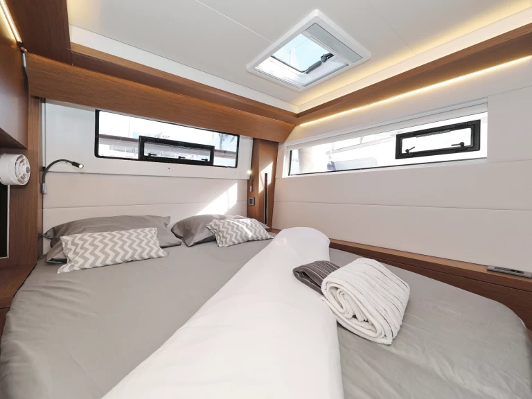 Catamarano a noleggio a Sukošan al miglior prezzo