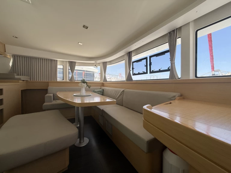 Lagoon Lagoon 42, 2020,  Air Condition, Generator, Water maker, Solar panel, Only with skipper, 2 SUP offered free da affittare a  Nikiána