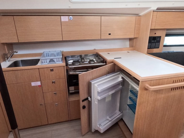 Barca a vela a noleggio a Isola al miglior prezzo