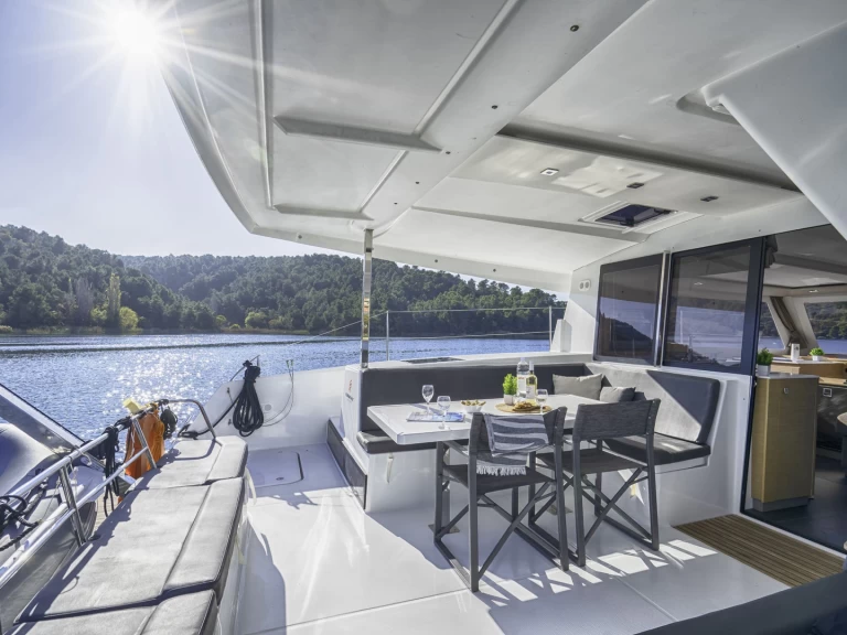 Noleggio Catamarano Fountaine Pajot con patente nautica