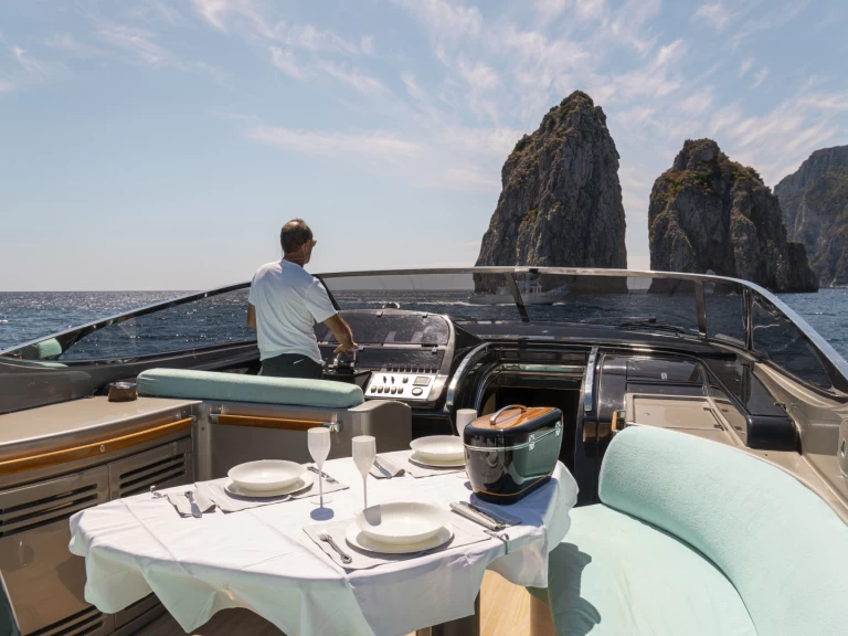 Noleggiare una Riva RIVALE 52 a Italia