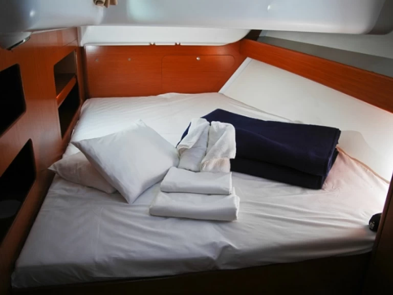 Barca a vela a noleggio a Provincia di Sassari al miglior prezzo