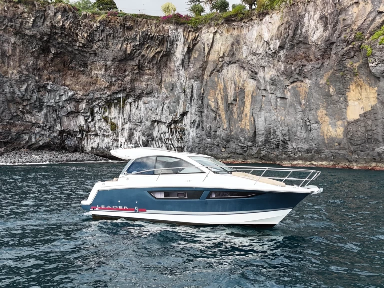 Noleggio Barca a motore Jeanneau con patente nautica