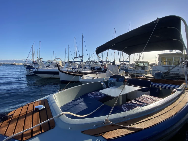 Noleggio Barca a motore con o senza skipper Sonni vega a Cagliari