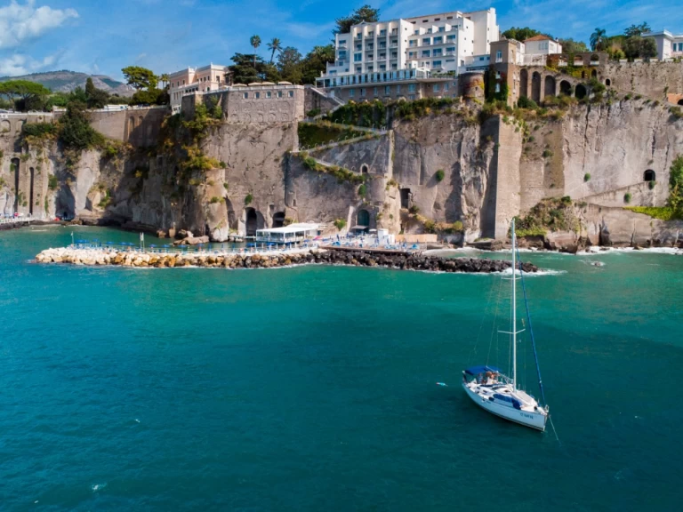 Noleggiare una Dufour Dufour 385 Grand Large a Castellammare di Stabia