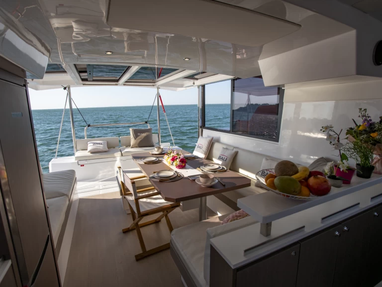 Noleggio Catamarano Bali con patente nautica