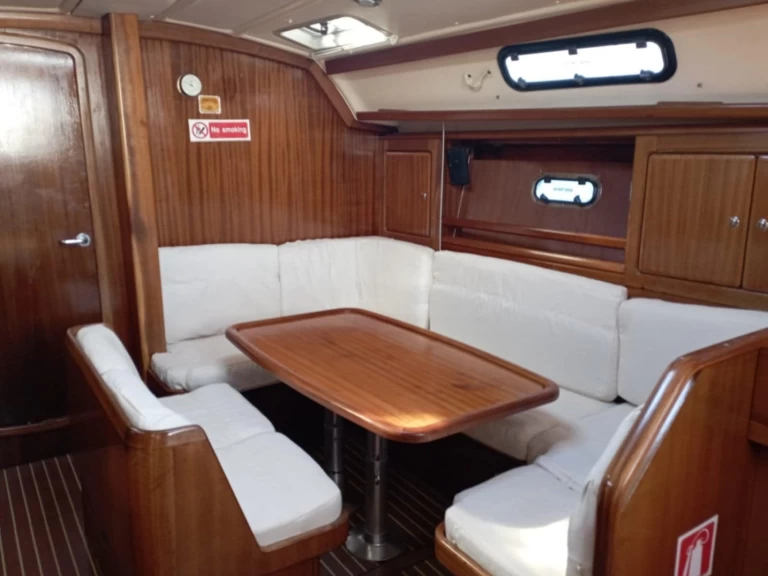 Noleggiare una Bavaria Cruiser 40 a Salamína