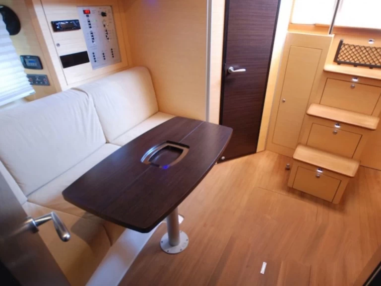 Barca a motore a noleggio a Cannigione al miglior prezzo