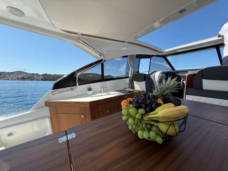 Noleggio a Trogir – Grandezza Grandezza 34 OC su SamBoat