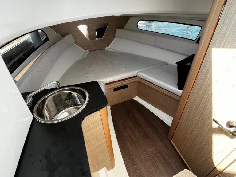 Noleggio a La Forêt-Fouesnant – Jeanneau Cap Camarat 7.5 WA Serie 2 su SamBoat