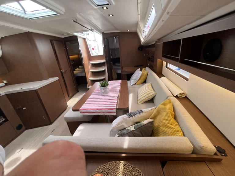 Barca a vela a noleggio a Pomer al miglior prezzo