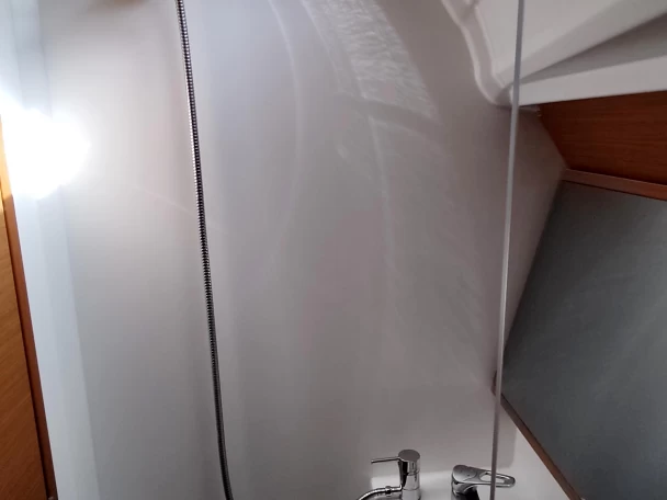 Noleggio Barca a vela Jeanneau con patente nautica