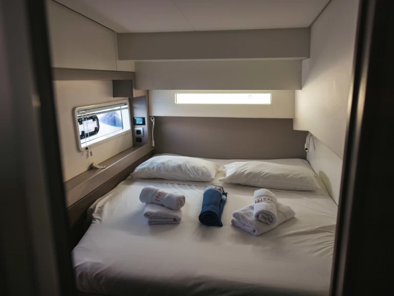 Catamarano a noleggio a Playa de Talamanca al miglior prezzo