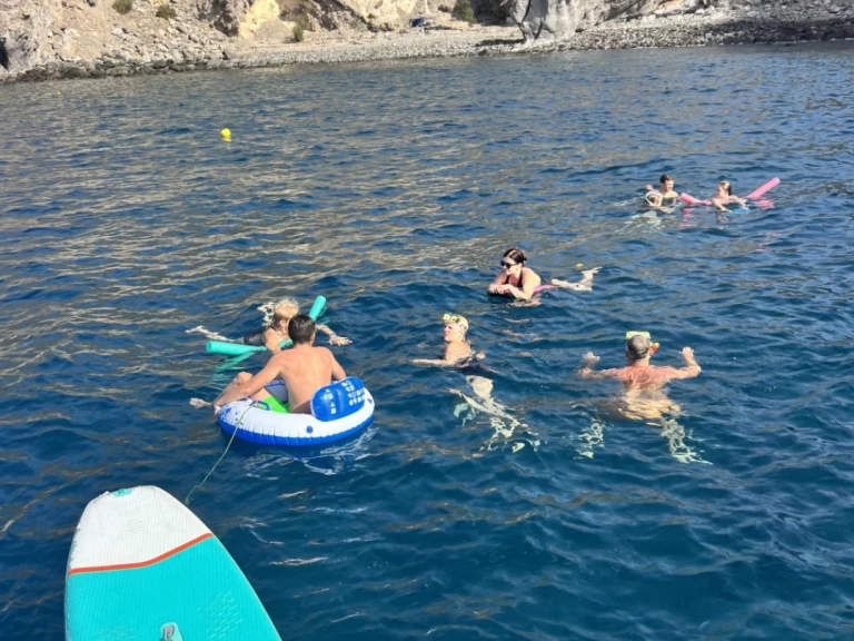 Noleggio Barca a motore Astondoa con patente nautica