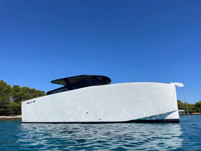 Noleggio Barca a motore con o senza skipper Felix 37 a Macarsca