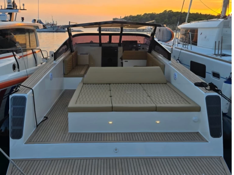 Noleggio Barca a motore con o senza skipper Felix 37 a Macarsca