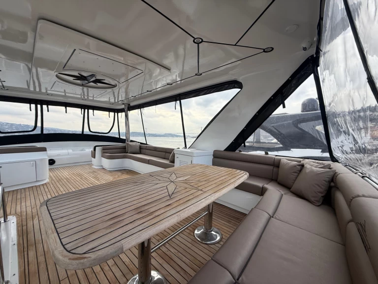 Noleggio Yacht di lusso Custom con patente nautica