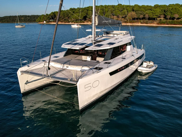 Noleggio Catamarano Leopard con patente nautica