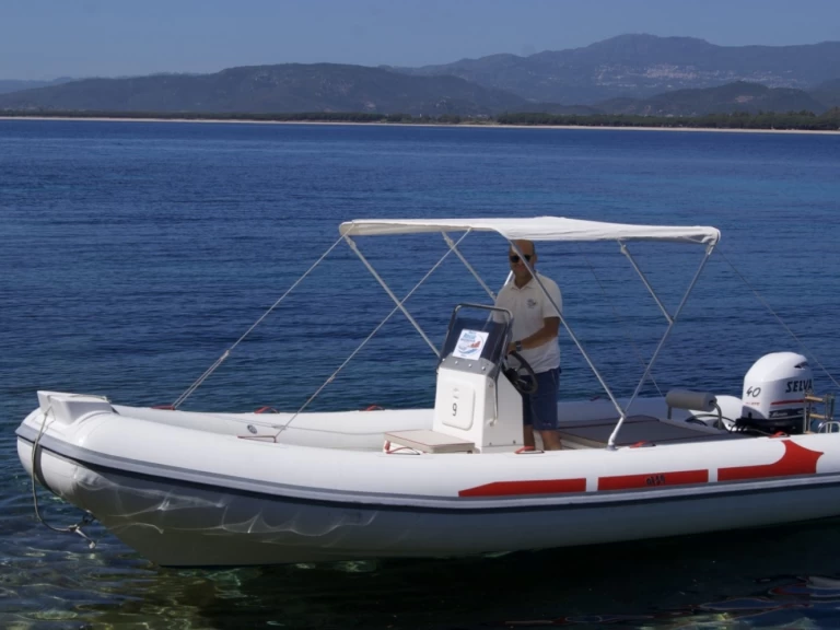 Noleggio Gommone a Arbatax – AT Marine AT 590