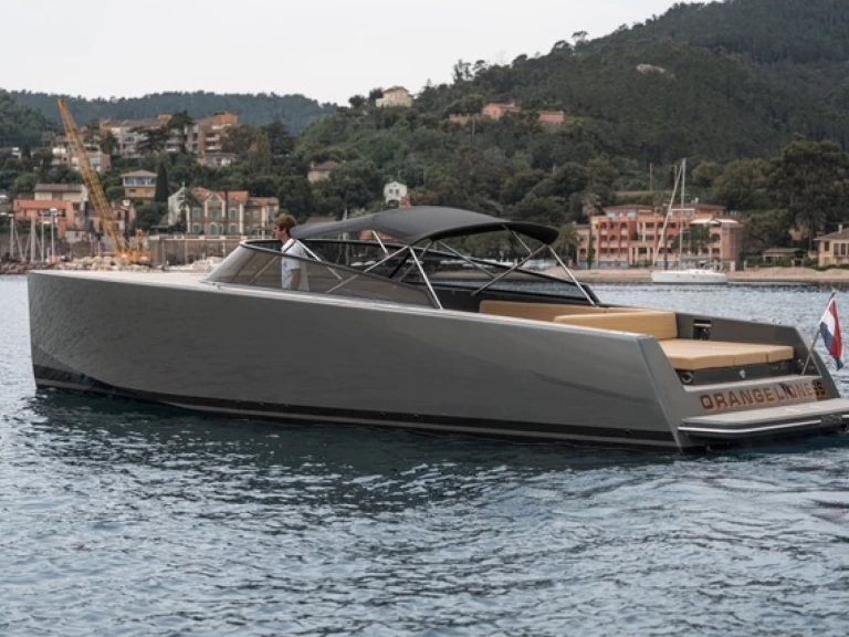 Noleggio Barca a motore VanDutch con patente nautica