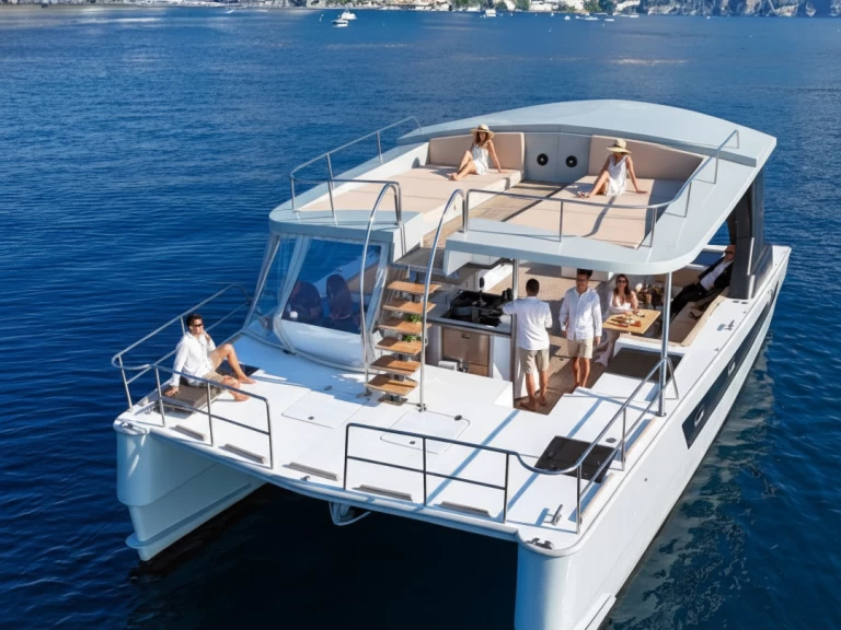 Noleggio Barca a motore con o senza skipper CAT a Napoli