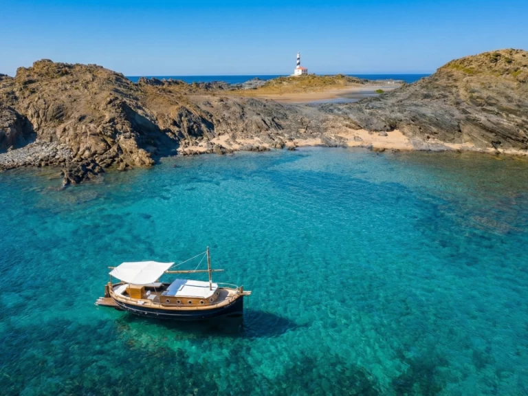 Barca a motore a noleggio a Mahón al miglior prezzo