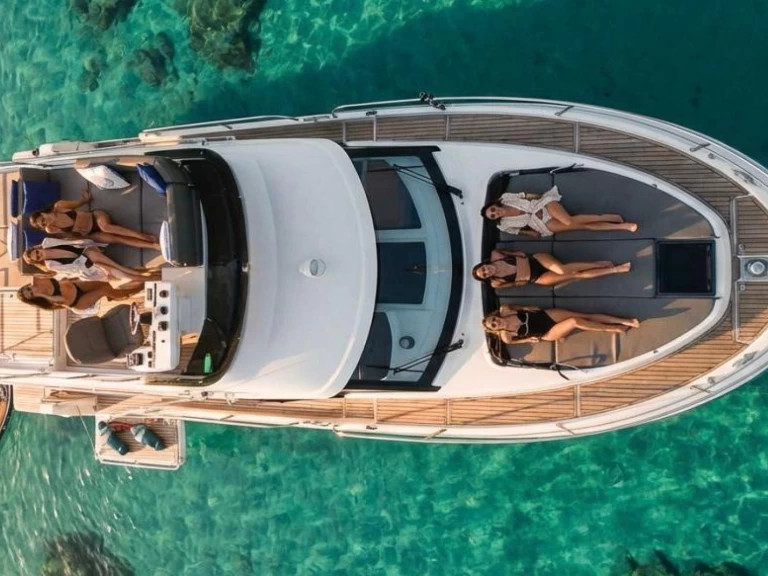 Noleggiare una Bénéteau Antares 12 a Portisco
