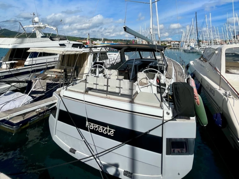 Noleggiare una Bénéteau Oceanis Yacht 62 a Castiglioncello