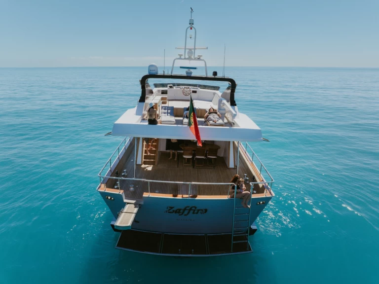 Yacht di lusso a noleggio a Monaco-Ville al miglior prezzo