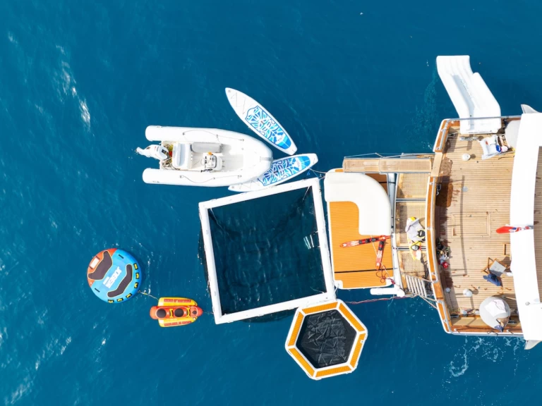 Noleggio barche Canados Canados 90' a Monaco-Ville su Samboat