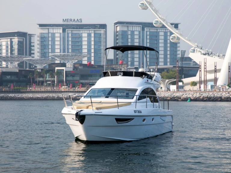 Noleggio barche Hatteras 1 a Dubai Marina su Samboat
