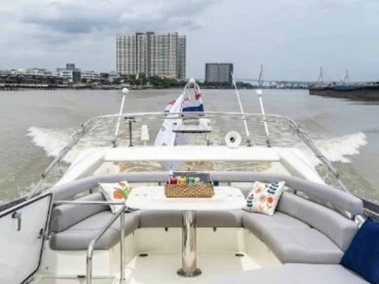 Noleggio Barca a motore Ferretti con patente nautica
