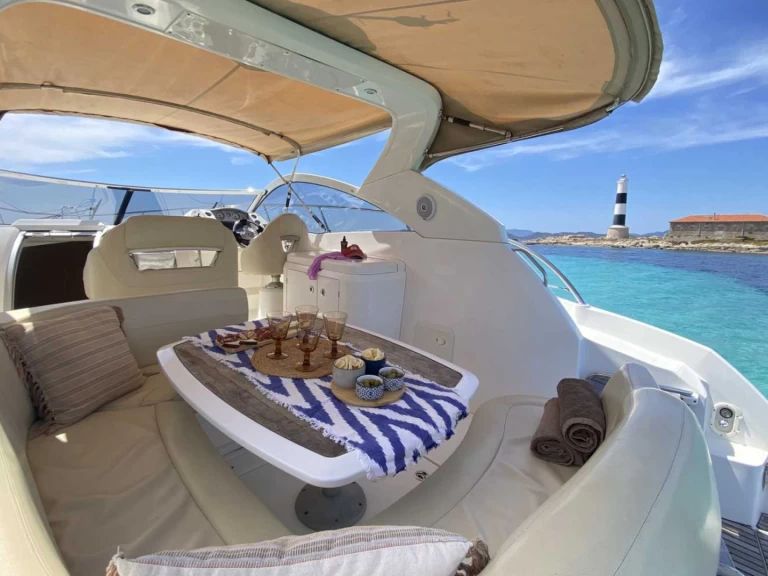 Barca a motore a noleggio a Port Olímpic of Barcelona al miglior prezzo