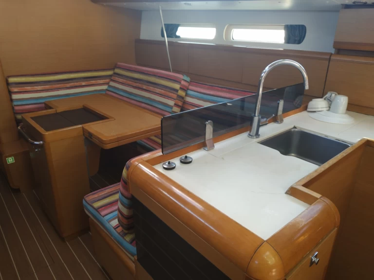 Noleggiare una Jeanneau Sun Odyssey 409 a Rodi (Citta)