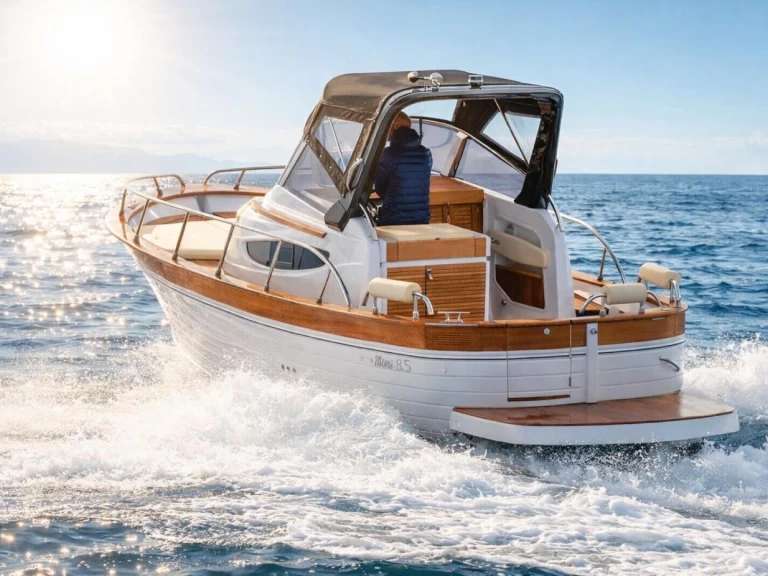 Noleggio Barca a motore con o senza skipper Salpa a Sorrento