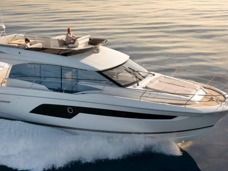 Noleggio Barca a motore Prestige Yachts con patente nautica