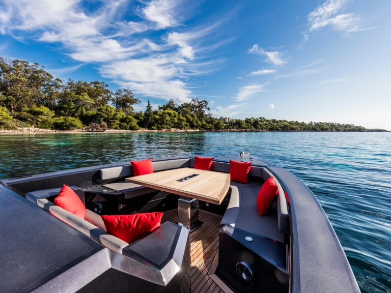 Barca a motore a noleggio a Monaco al miglior prezzo