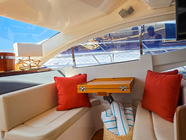 Noleggio Barca a motore PHANTOM con patente nautica