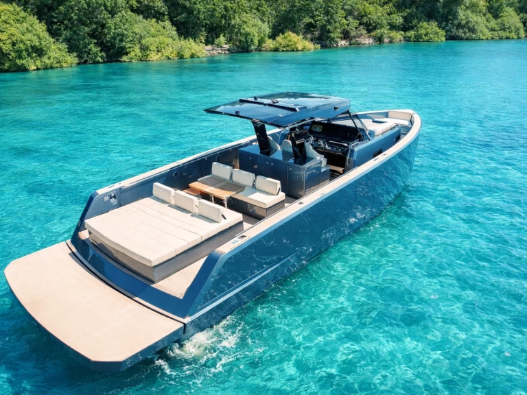 Noleggiare una Pardo Yachts Pardo 43 a Saint-Tropez