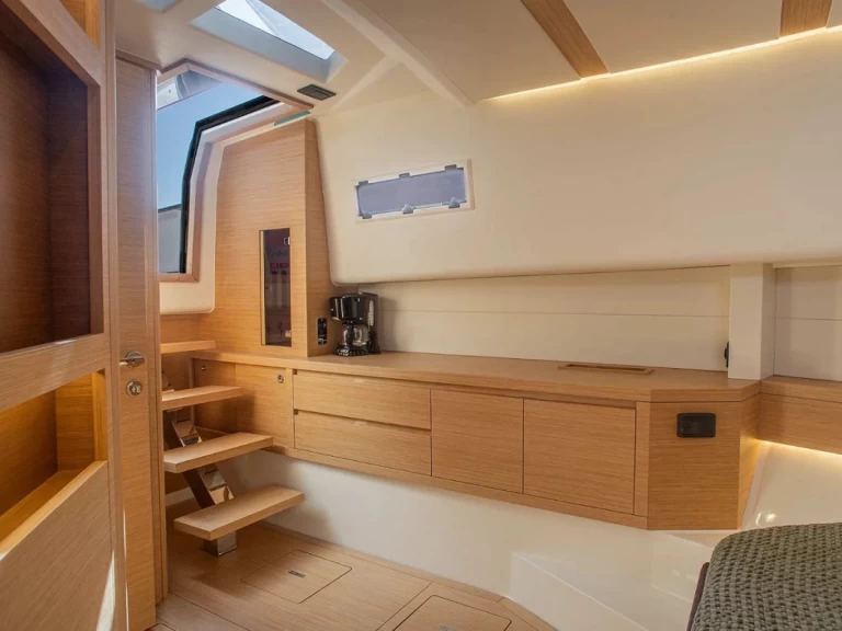 Noleggio Barca a motore con o senza skipper Pardo Yachts a Saint-Tropez