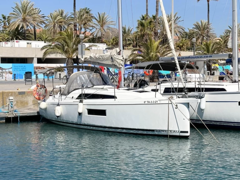 Noleggio barche Bénéteau Oceanis 30.1 a Barcellona su Samboat