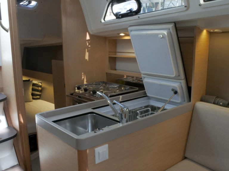 Noleggio barche Barcellona economico Oceanis 30.1