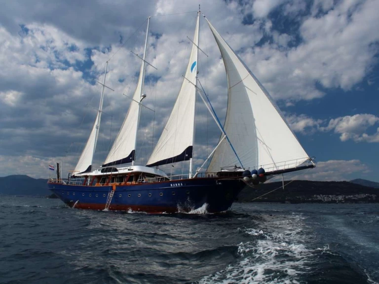 Noleggio Yacht di lusso Custom con patente nautica